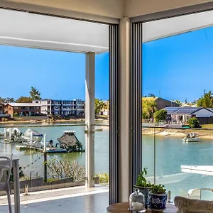 Holiday home Luxurious Waterfront 5 Bedroom Coastal Retreat On Amarina, Mooloolaba
